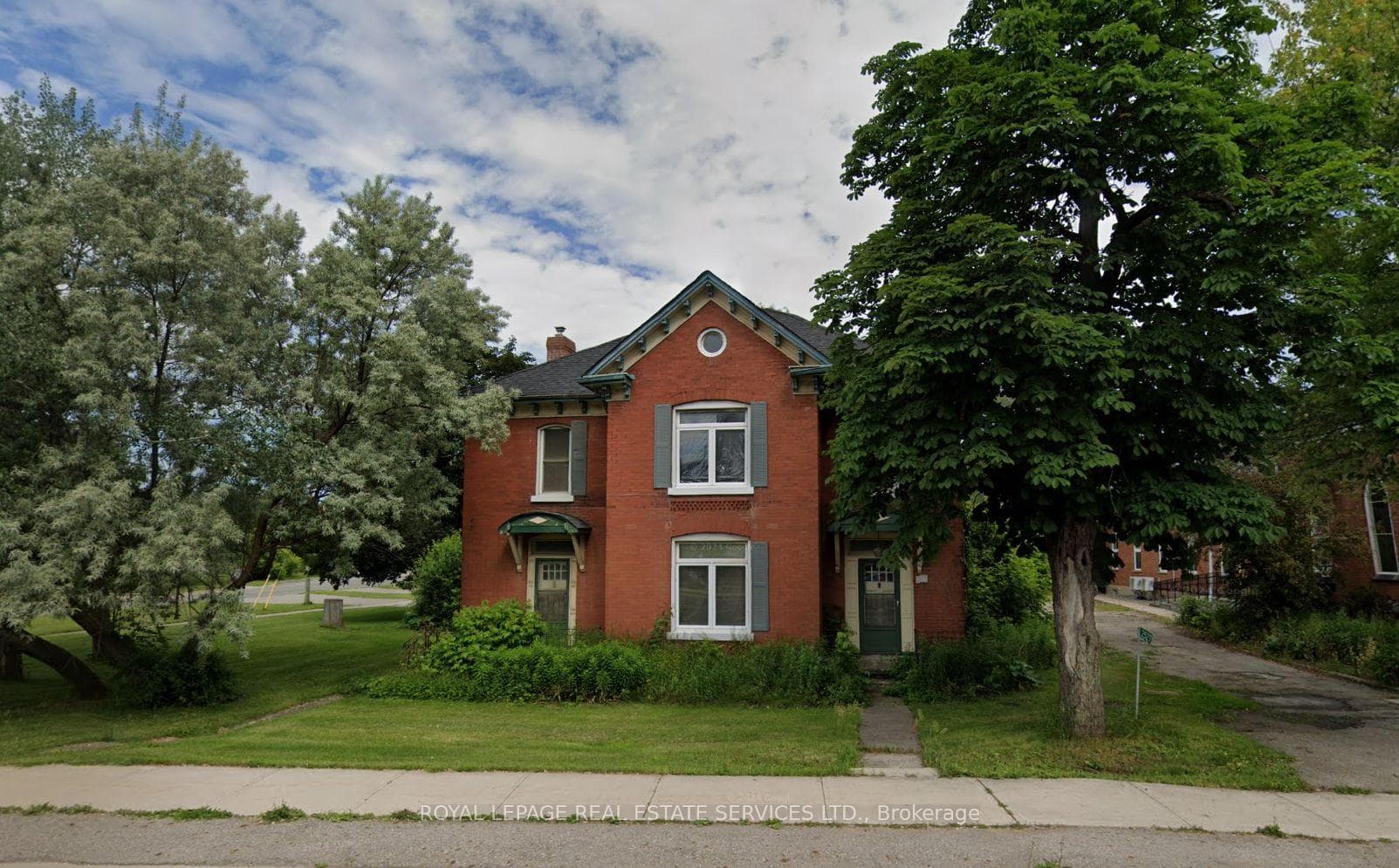 2527 Dundas Street W, Oakville, ON L6M 4J4, Oakville