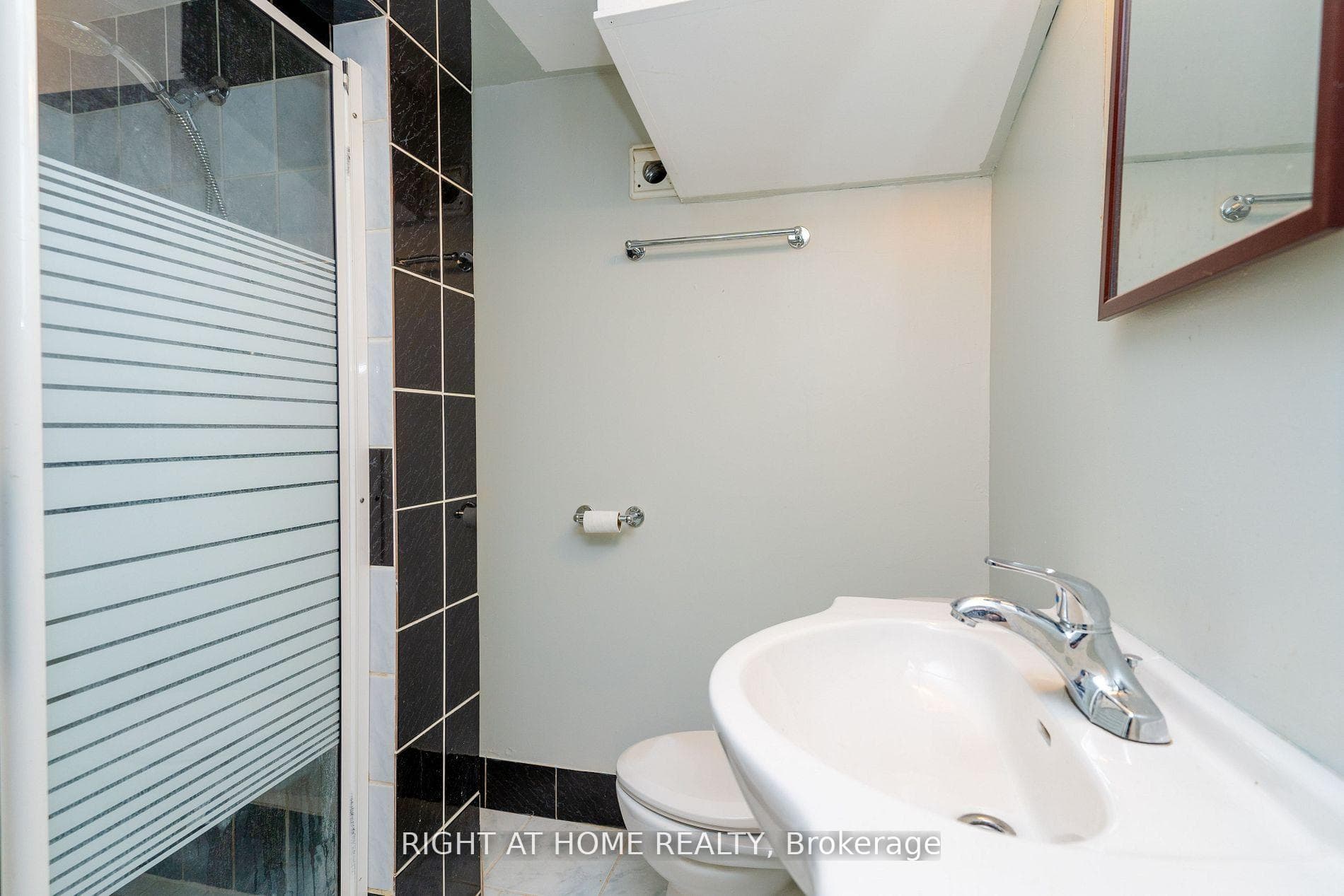 1045 Deta Road, Mississauga, ON L5E 2R4, Mississauga