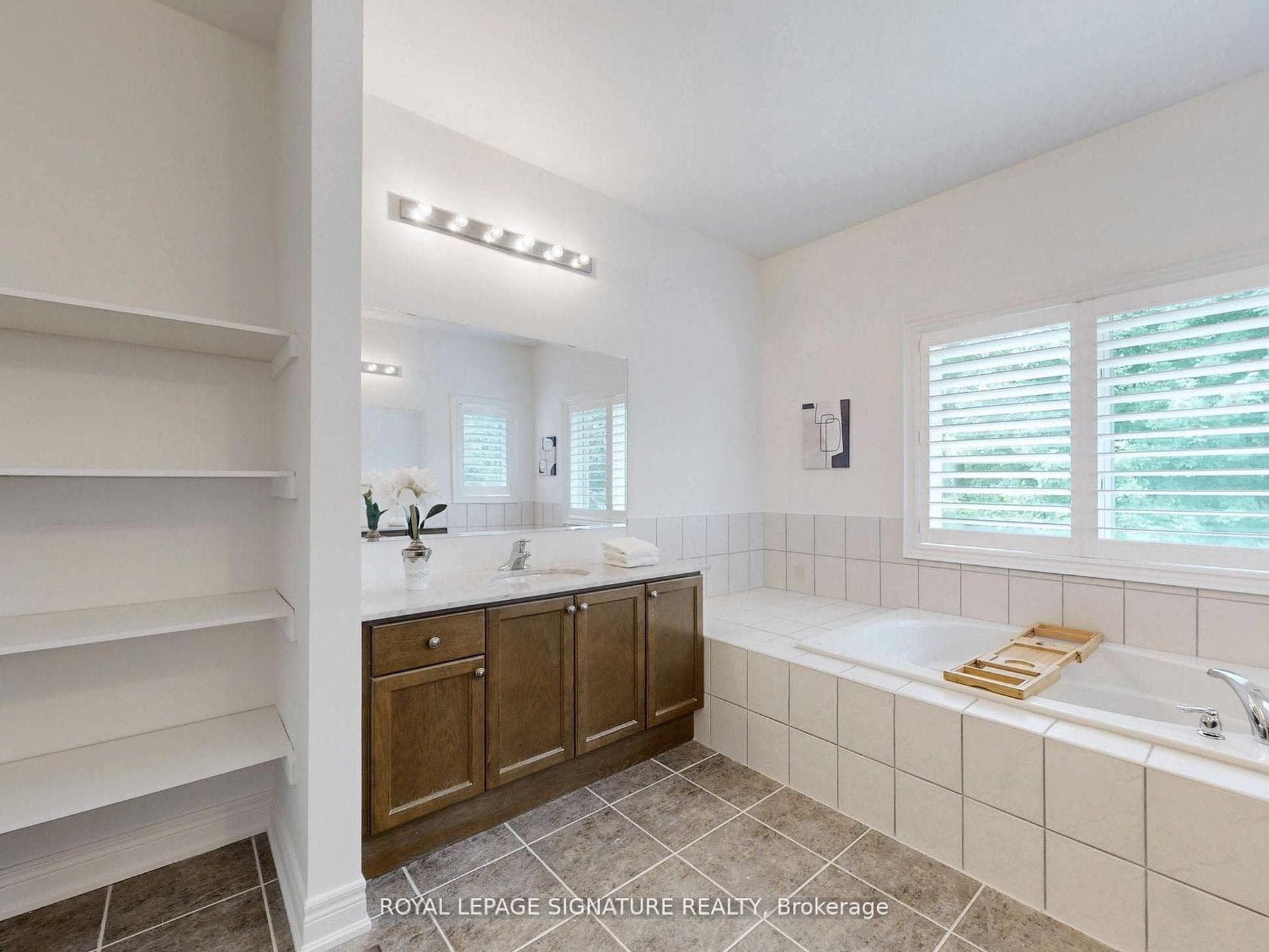 2238 Lyndhurst Drive, Oakville, ON L6H 7V4, Oakville