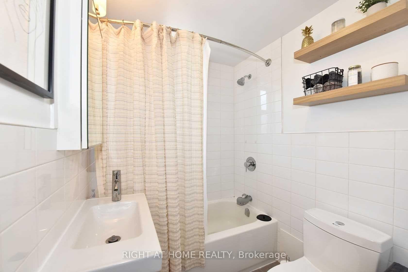 121 Fourth Street, Toronto, ON M8V 2Y6, Toronto W06