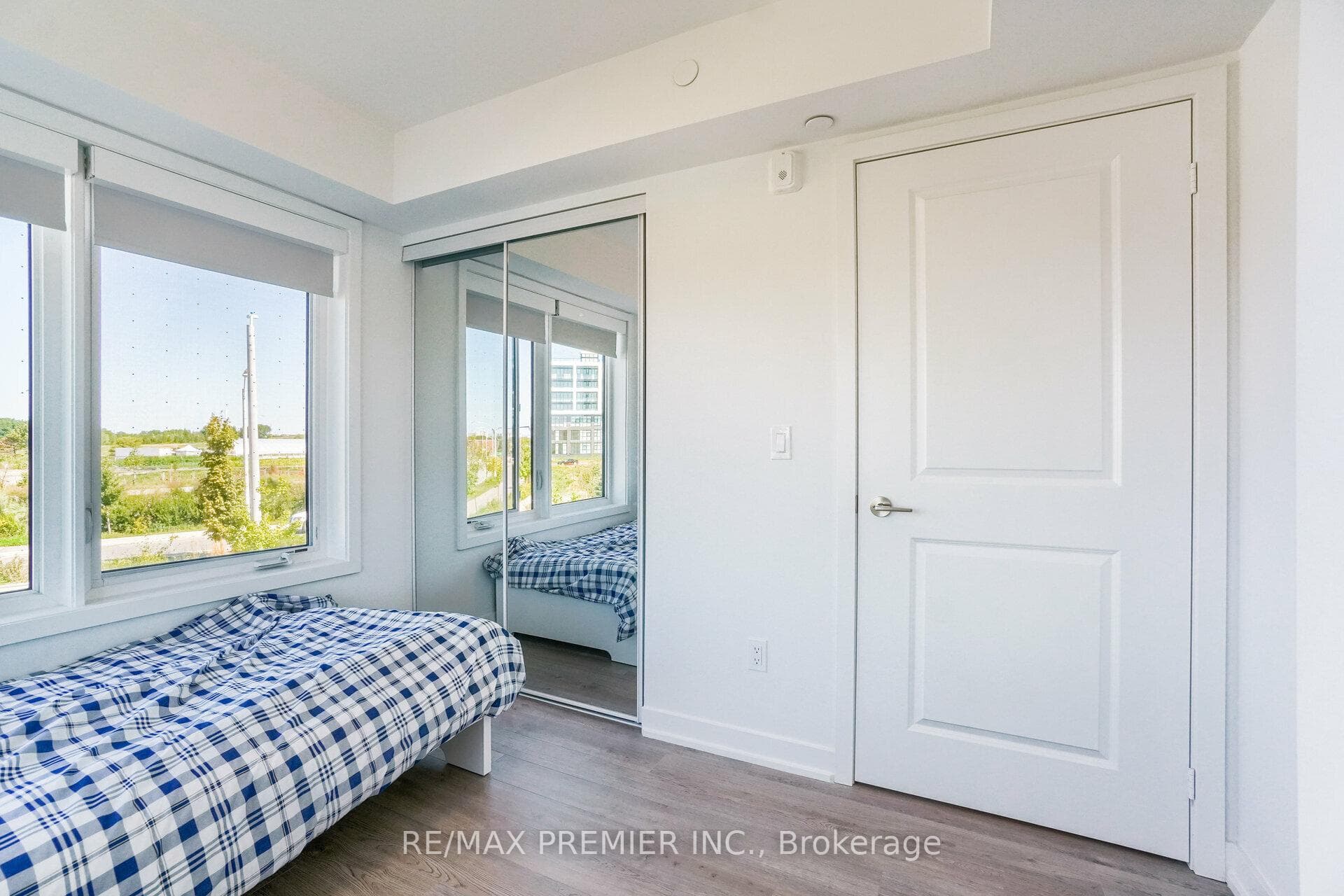 155 Downsview Park Boulevard 116, Toronto, ON M3K 0E3, Toronto W05