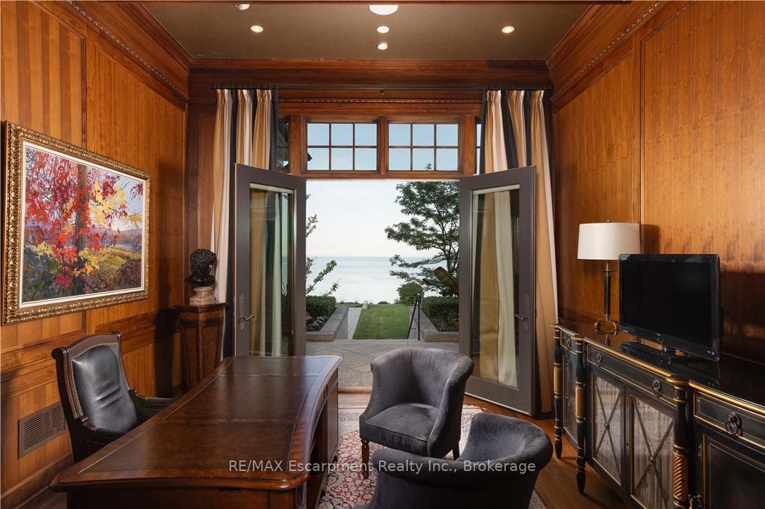2054 Lakeshore Road E, Oakville, ON L6J 1M3, Oakville