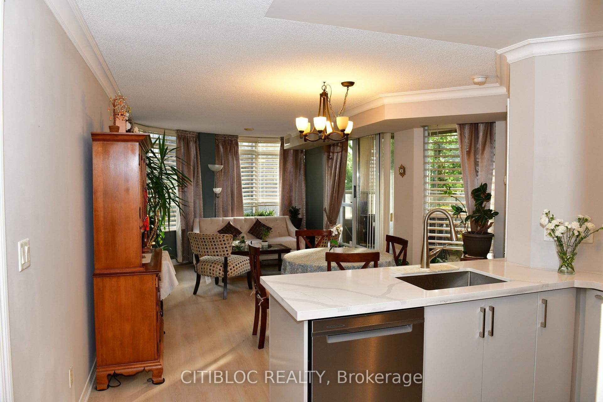 310 Burnhamthorpe Road W 213, Mississauga, ON L5B 4P9, Mississauga