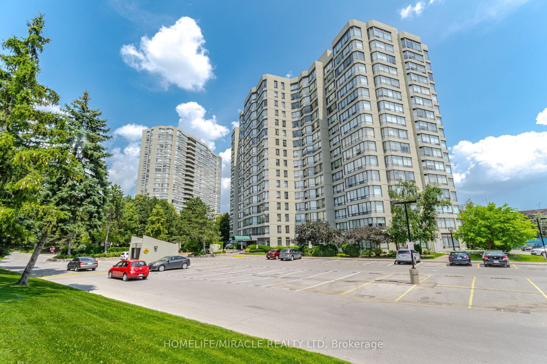 26 Hanover Road 401, Brampton, ON L6S 4T2, Brampton