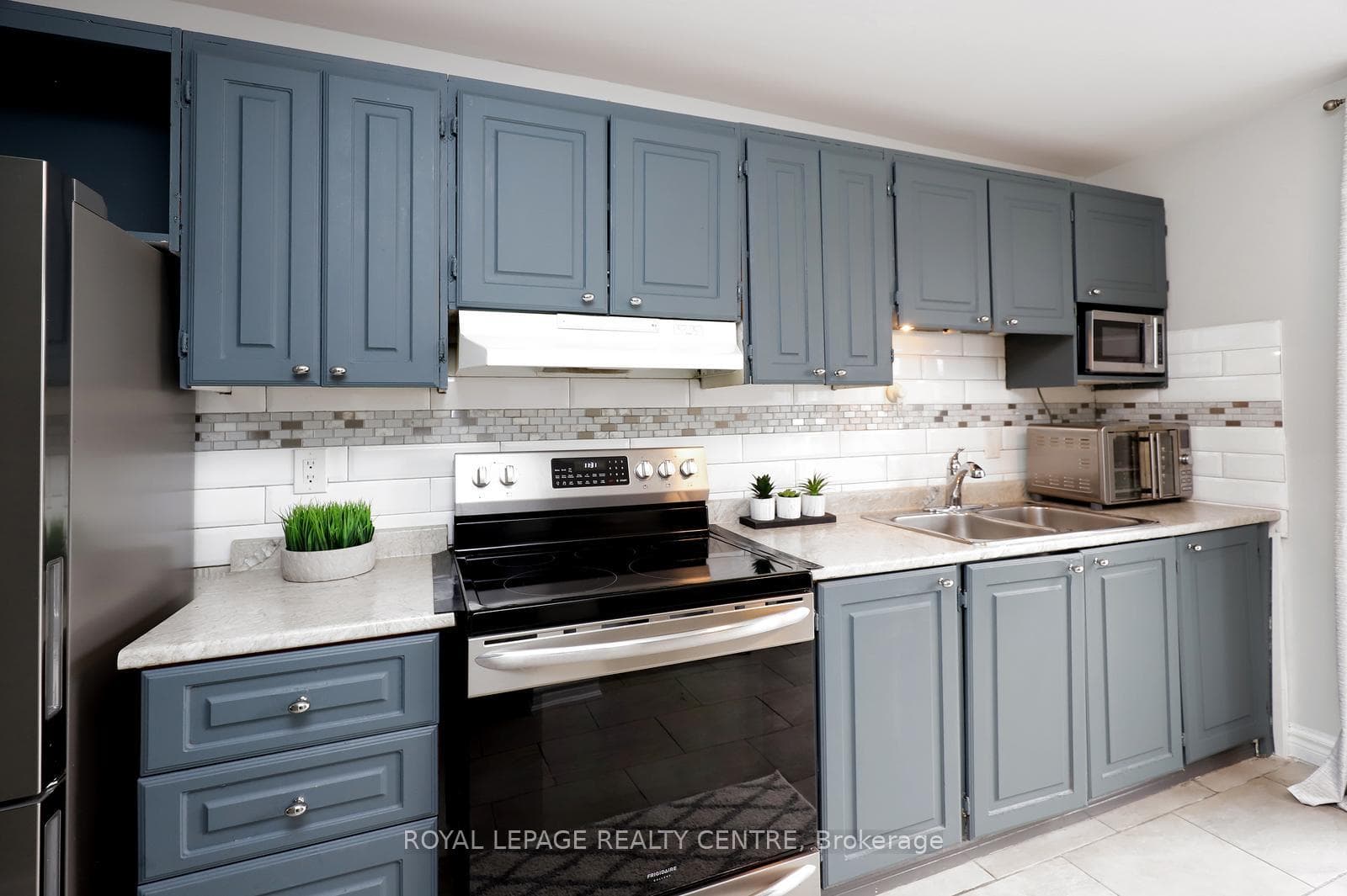 1055 Dundas Street E 171, Mississauga, ON L4Y 3X6, Mississauga