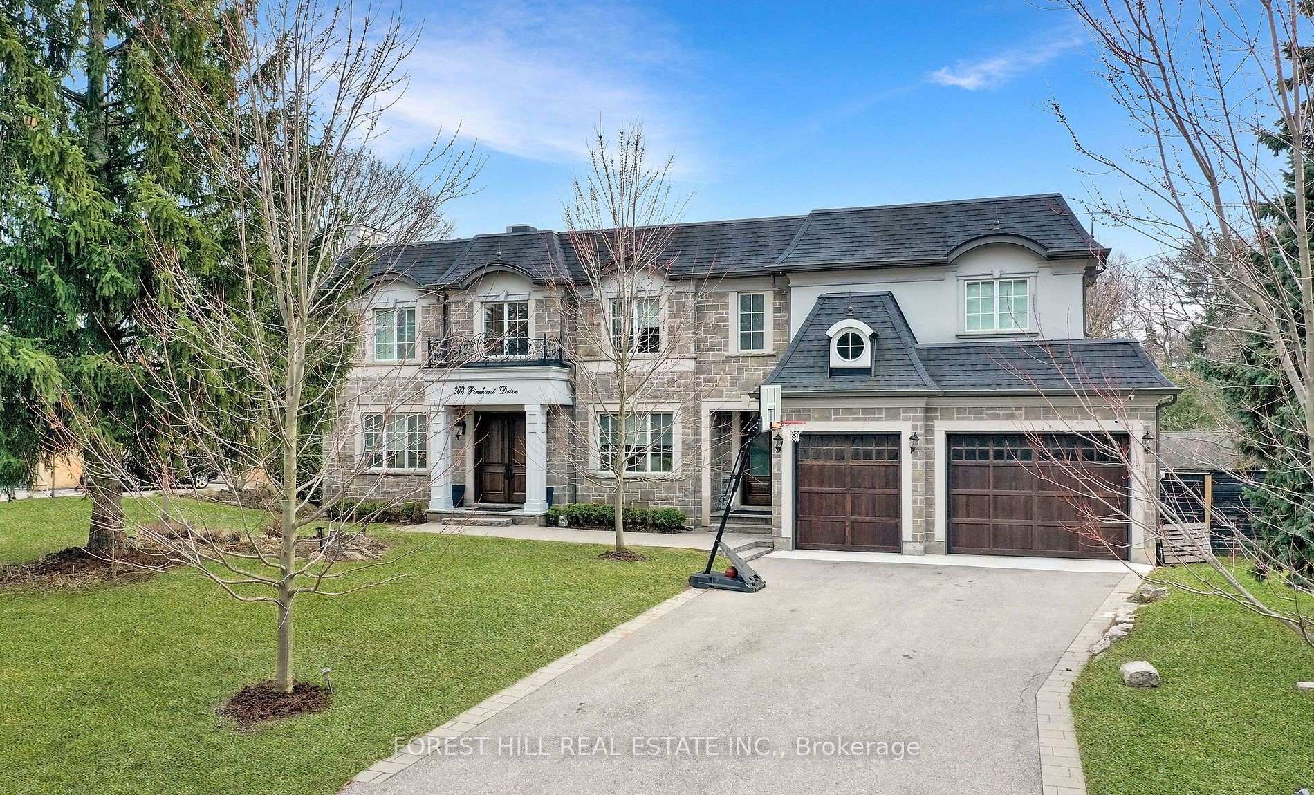 302 Pinehurst Drive W, Oakville, ON L6J 4X3, Oakville